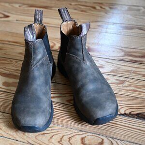 Blundstones Chelsea Boots (Rustic Brown) Size 8